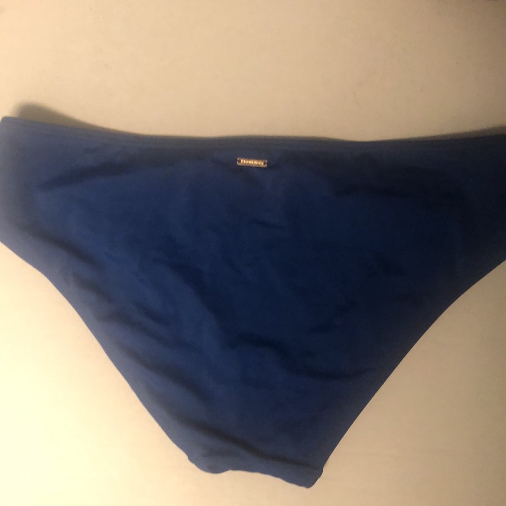 Blue bikini - Picture 7 of 7